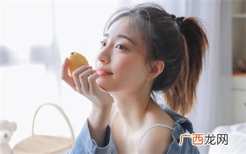 女朋友话很少聊不起来，如何让她话多起来？