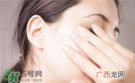 磨砂膏可以当洗面奶吗?用磨砂膏还用洗面奶吗?
