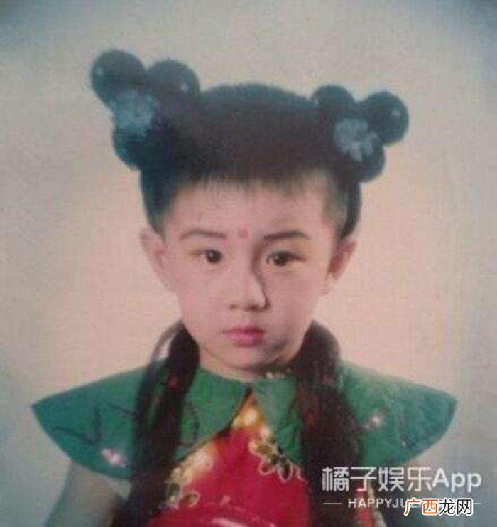奚梦瑶高中，何猷君晒奚梦瑶和妹妹同框照;高圆圆高中清纯照曝光