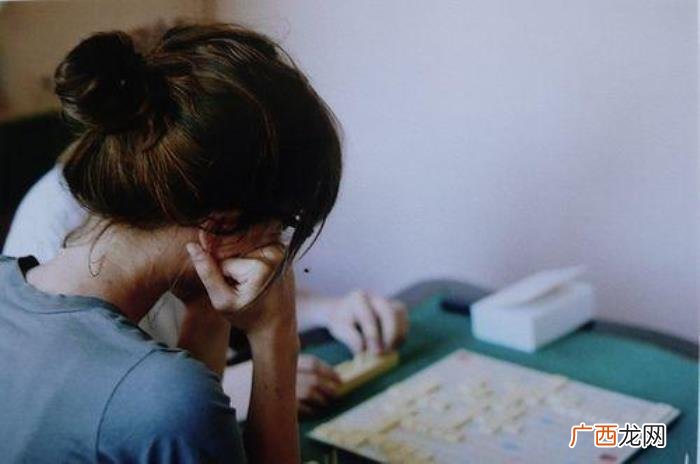 一个人深夜孤独的心情说说 黑夜总想哭一个人太孤独