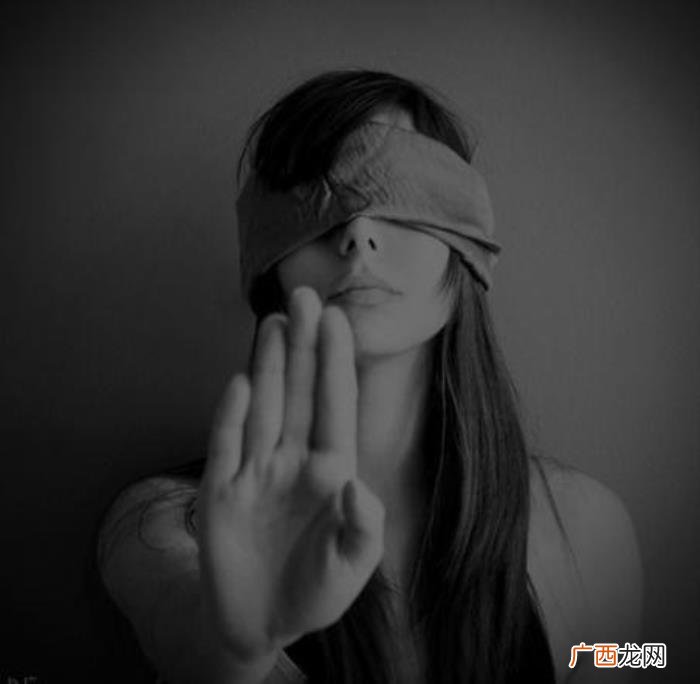 一个人深夜孤独的心情说说 黑夜总想哭一个人太孤独