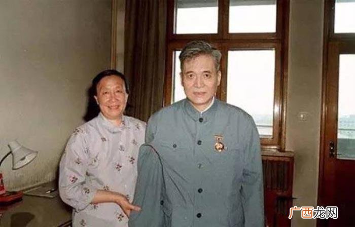 叫邓稼先以身许国；有一种精神 赞美邓稼先的句子