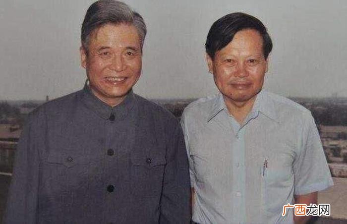 叫邓稼先以身许国；有一种精神 赞美邓稼先的句子