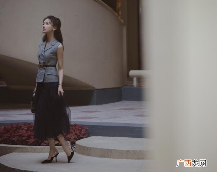 吴谨言穿搭，瘦小身材的吴谨言如何穿搭出气场感