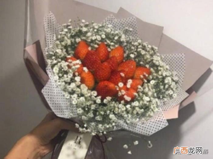 被爱情伤了心的句子 一个女孩对男孩说伤了她的心句子