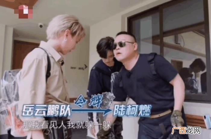 岳云鹏偶像，岳云鹏节目上紧搂女偶像遭批不避嫌