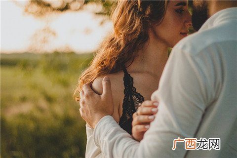 应该跟女朋友怎么说早安？早安情话让她睡着笑醒！