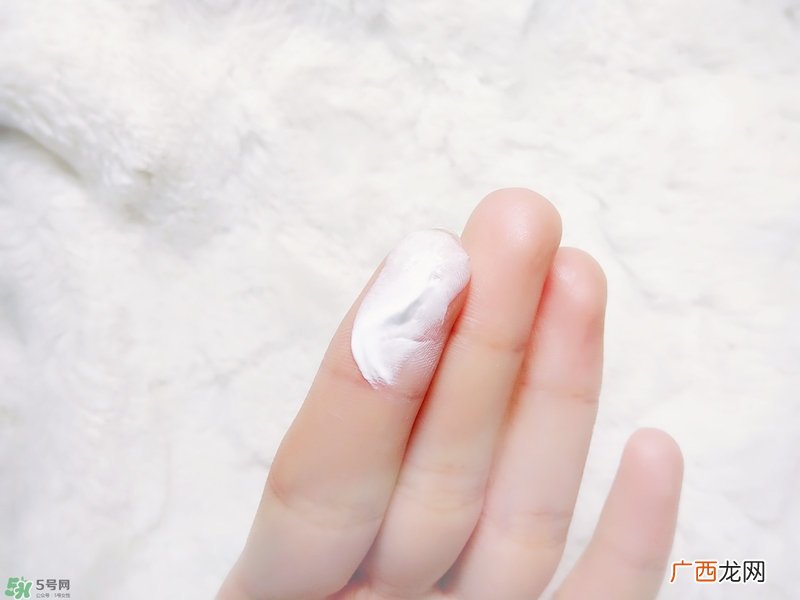 泊泉雅素颜霜怎么用?泊泉雅素颜霜使用方法