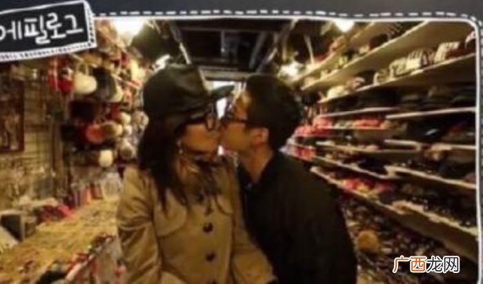 王嘉尔被亲，王嘉尔与妈妈在公众场合亲吻有点不好接受