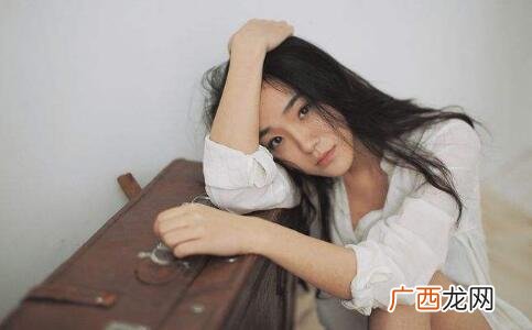 女朋友故意和别的男生亲近让你吃醋的原因