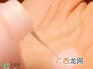 兰嘉丝汀粉水和兰蔻粉水哪个好？兰嘉丝汀粉水和兰蔻粉水对比