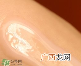 兰嘉丝汀粉水和兰蔻粉水哪个好？兰嘉丝汀粉水和兰蔻粉水对比