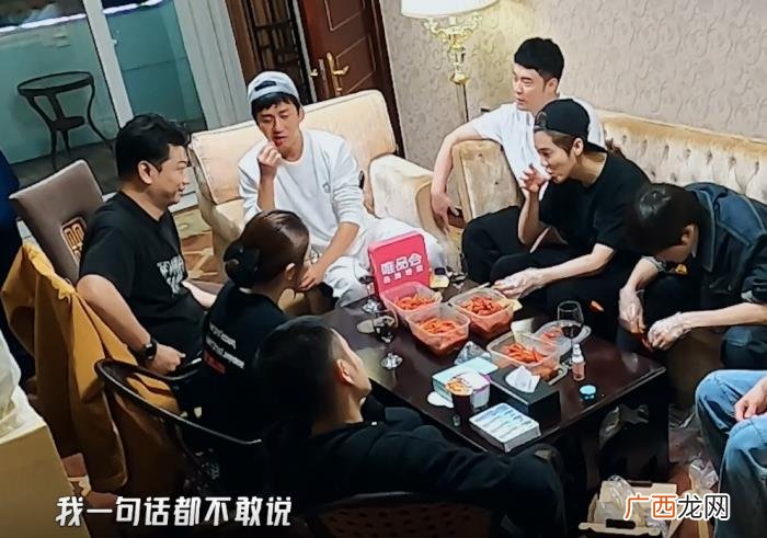 邓超邓紫棋，邓超吃邓紫棋剩下的龙虾钳子引热议