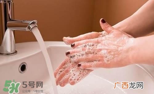 手膜做完要洗手吗？手膜做完要不要洗手？