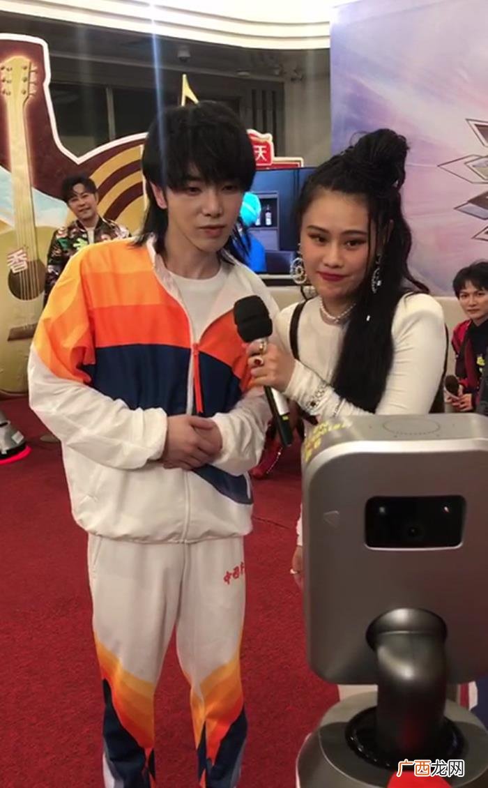夺冠李宇春，李宇春带超女时的发泥助华晨宇夺冠