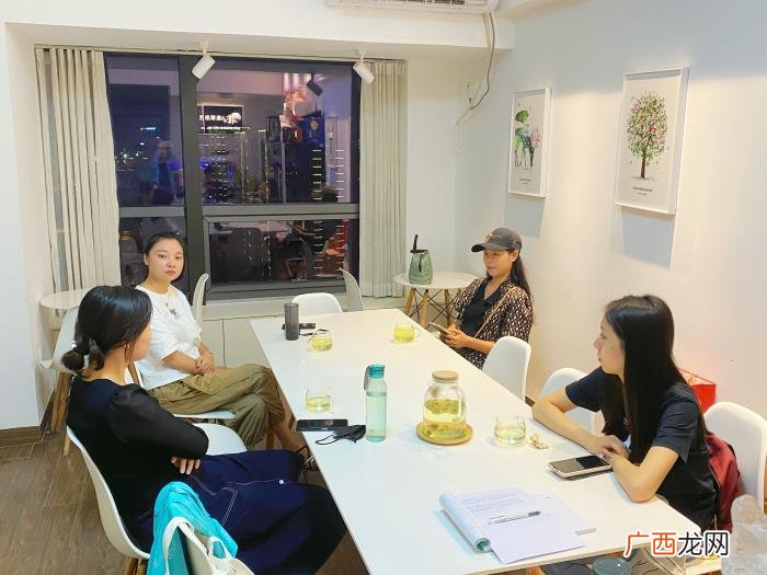 怎么看待不同年龄人的代沟问题 不同情况不同对待