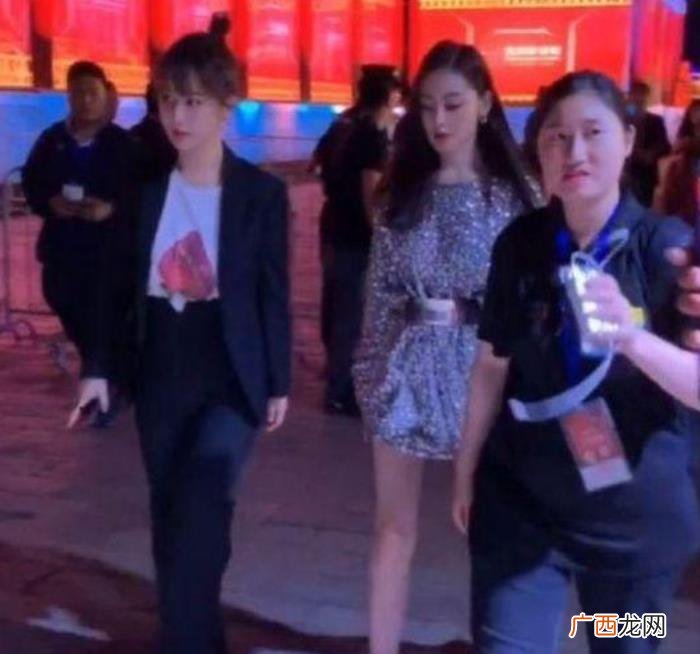 杨紫的身高，张天爱身高168与167的杨紫同框