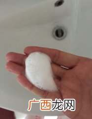 一叶子和相宜本草哪个好？一叶子和相宜本草适合肤质年龄
