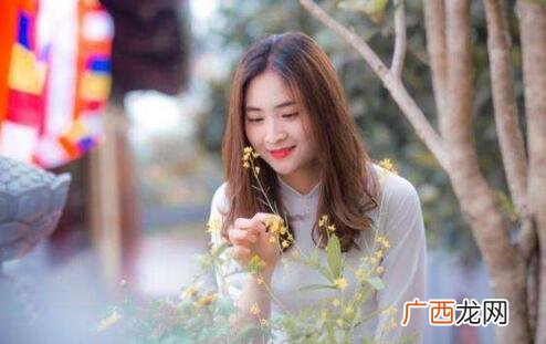 女生送男生围巾代表什么？她想拴住你的心