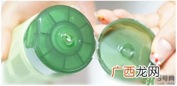 悦诗风吟绿茶洗面奶适合什么肤质？悦诗风吟洗面奶适合油性肌肤吗？