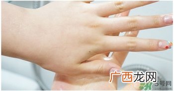 悦诗风吟绿茶洗面奶适合什么肤质？悦诗风吟洗面奶适合油性肌肤吗？