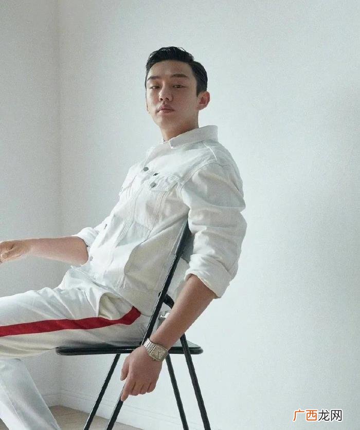 刘亚仁恋情，韩国男星刘亚仁疑似公开与男朋友的恋情