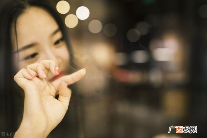 男女暧昧期最长时间能保持多久 暧昧期牵手正常吗