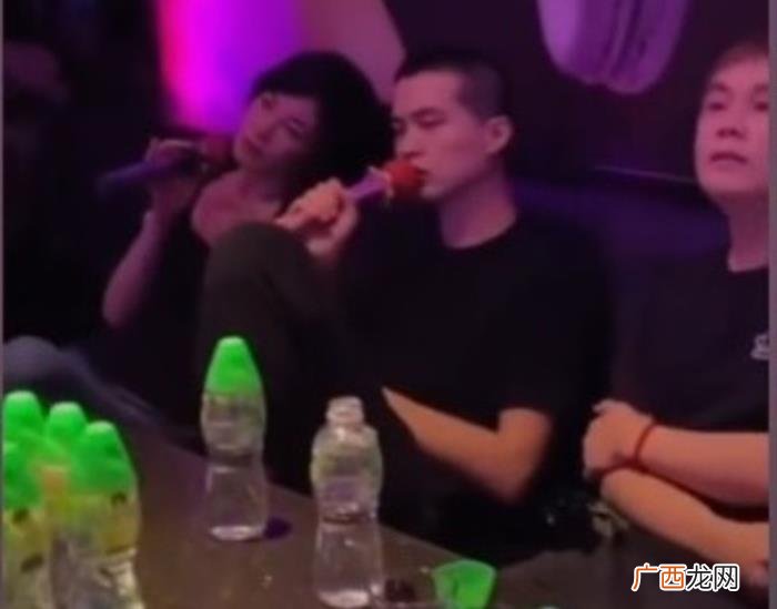 牵手男友击破分手谣言 暧昧期牵手拥抱要拒绝吗