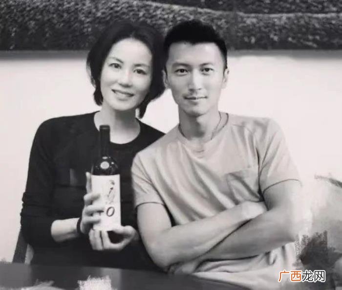 牵手男友击破分手谣言 暧昧期牵手拥抱要拒绝吗