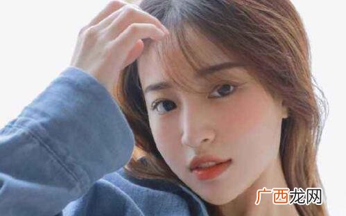 女人不理你千万不理她，她越不理你越要淡定
