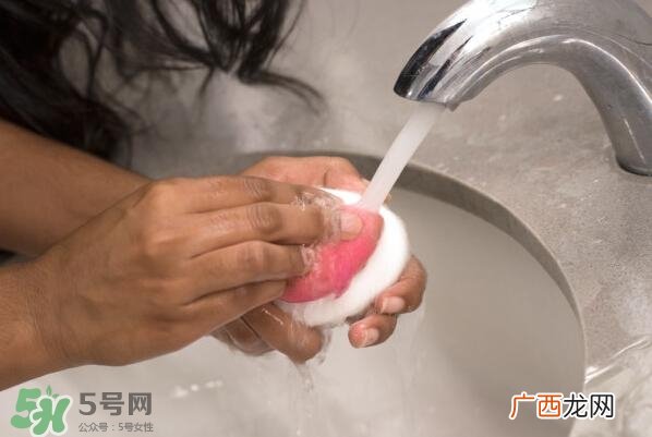 美妆蛋可以用香皂洗吗？美妆蛋可以用肥皂洗吗？
