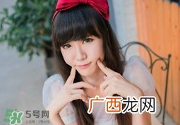 手臂上有很多小疙瘩是怎么回事_怎么办