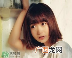 手臂上有很多小黑点是怎么回事_怎么办