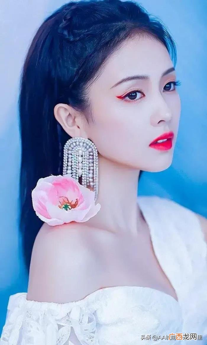 白鹿学历低，于正一眼相中中专学历没学表演的白鹿