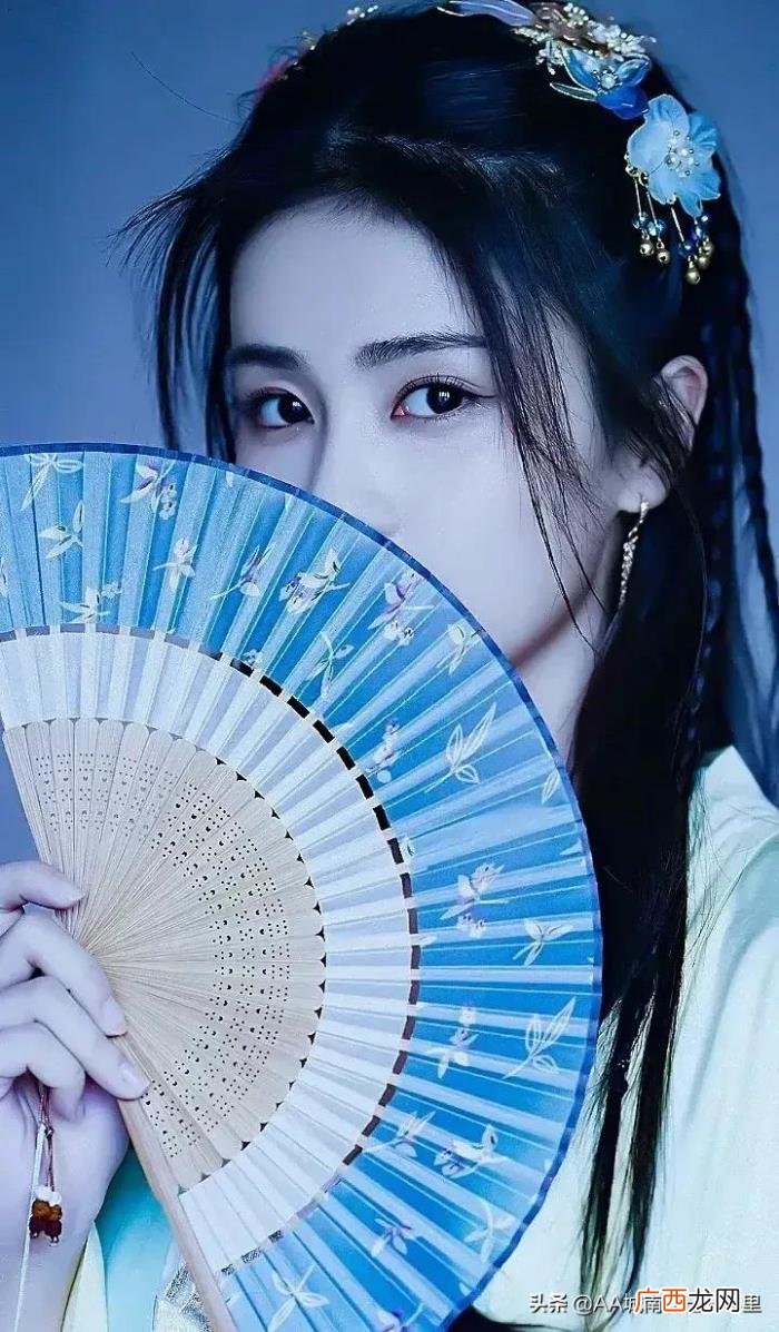 白鹿学历低，于正一眼相中中专学历没学表演的白鹿