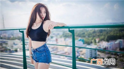 怎么样套路女朋友然后亲她？