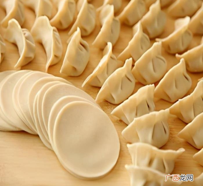 自己包饺子的幽默心情说说 晒饺子的幽默说说