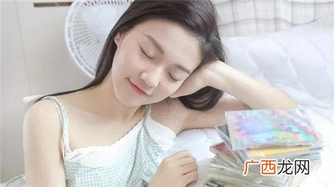 女朋友生病了不在身边怎么办安慰她？