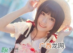 手臂上有很多小红点是怎么回事_怎么办
