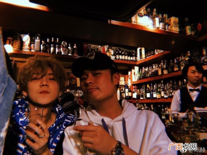 陈赫抽烟吗，关晓彤鹿晗陈赫在日本居酒屋抽烟尬聊