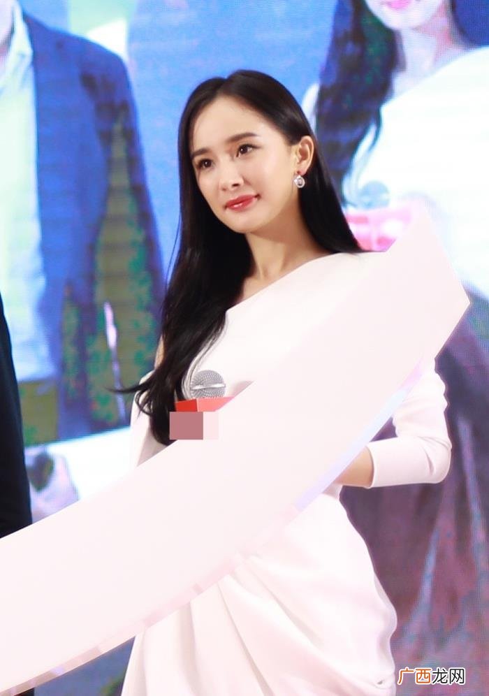 杨幂家口号，杨幂粉丝出现活动现场喊口号手撕嘉行