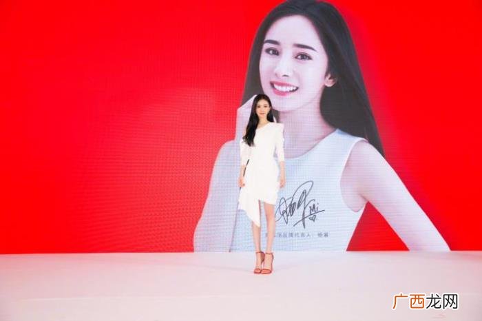 杨幂家口号，杨幂粉丝出现活动现场喊口号手撕嘉行