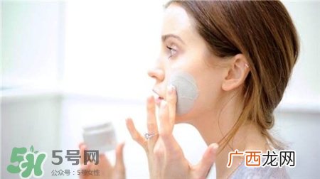 泥状面膜好还是片状面膜好?泥状面膜适合年龄
