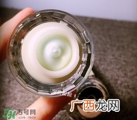 cpb眼霜适合什么年龄？cpb眼霜适合什么肤质？