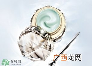 cpb眼霜适合什么年龄？cpb眼霜适合什么肤质？