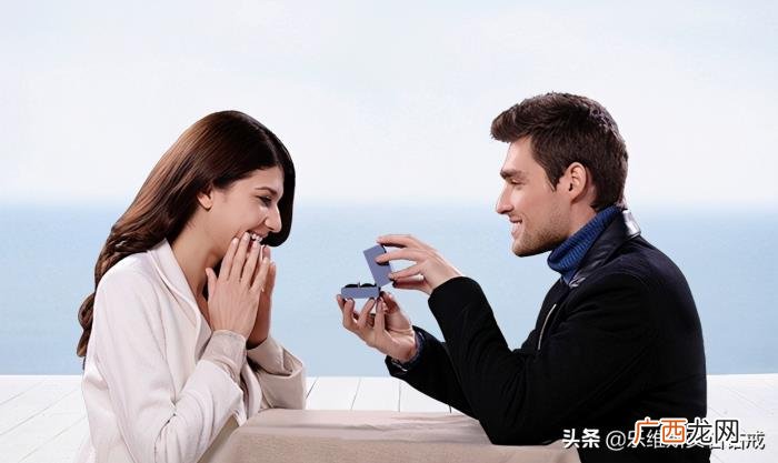 圣诞节送恋人什么礼物好 圣诞节表白需要什么