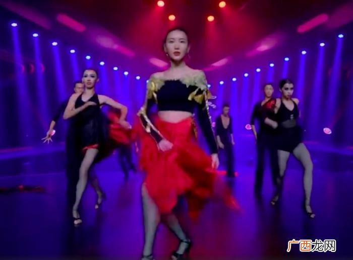 毛晓彤舞蹈，毛晓彤舞林大会这段舞蹈堪称最隆重华丽的表演