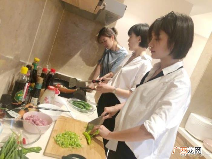 沈梦辰朋友，沈梦辰在家请朋友吃饭分量少到可怜