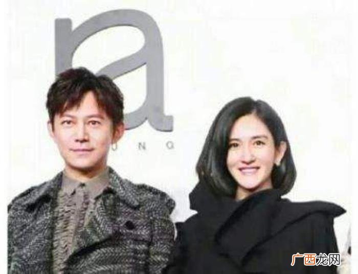 天王周杰伦，天王周杰伦台上演唱竟脱得只乘下内裤