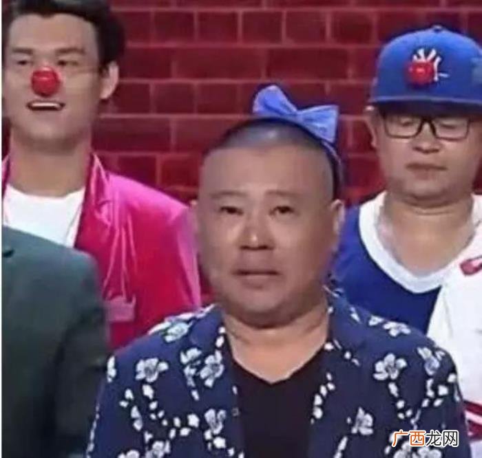 天王周杰伦，天王周杰伦台上演唱竟脱得只乘下内裤